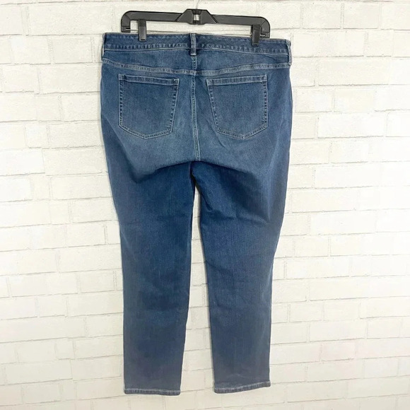 Torrid Medium Wash Boyfriend Straight Jeans Women's Plus Size 14 Regular - Picture 5 of 8